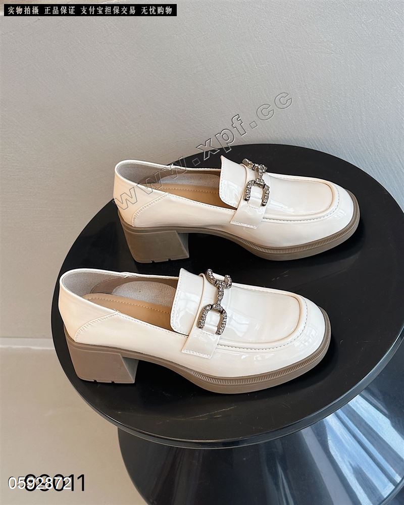 广州鞋漆皮高品质单鞋69011
