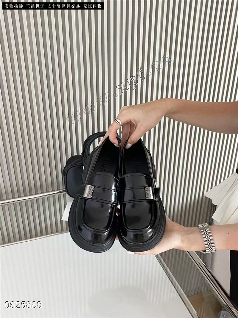 时尚单鞋