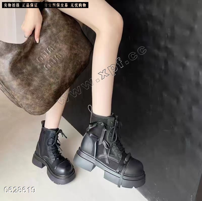 时尚短靴