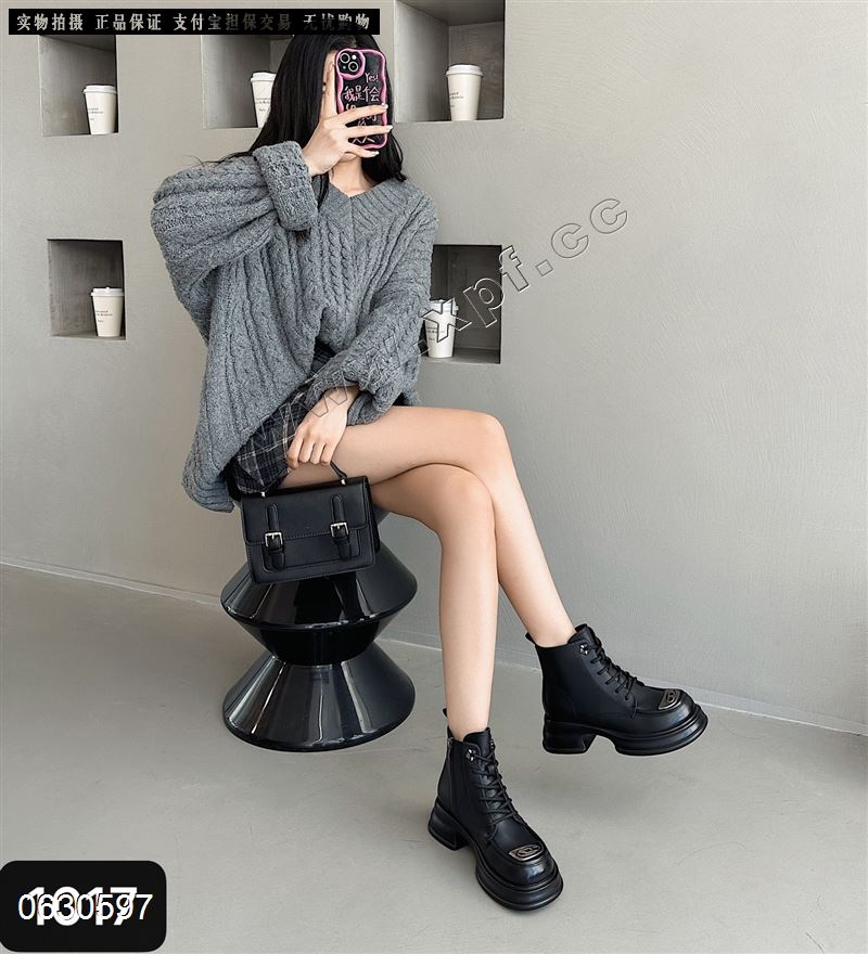 浦发足足美的莱W1017  加绒