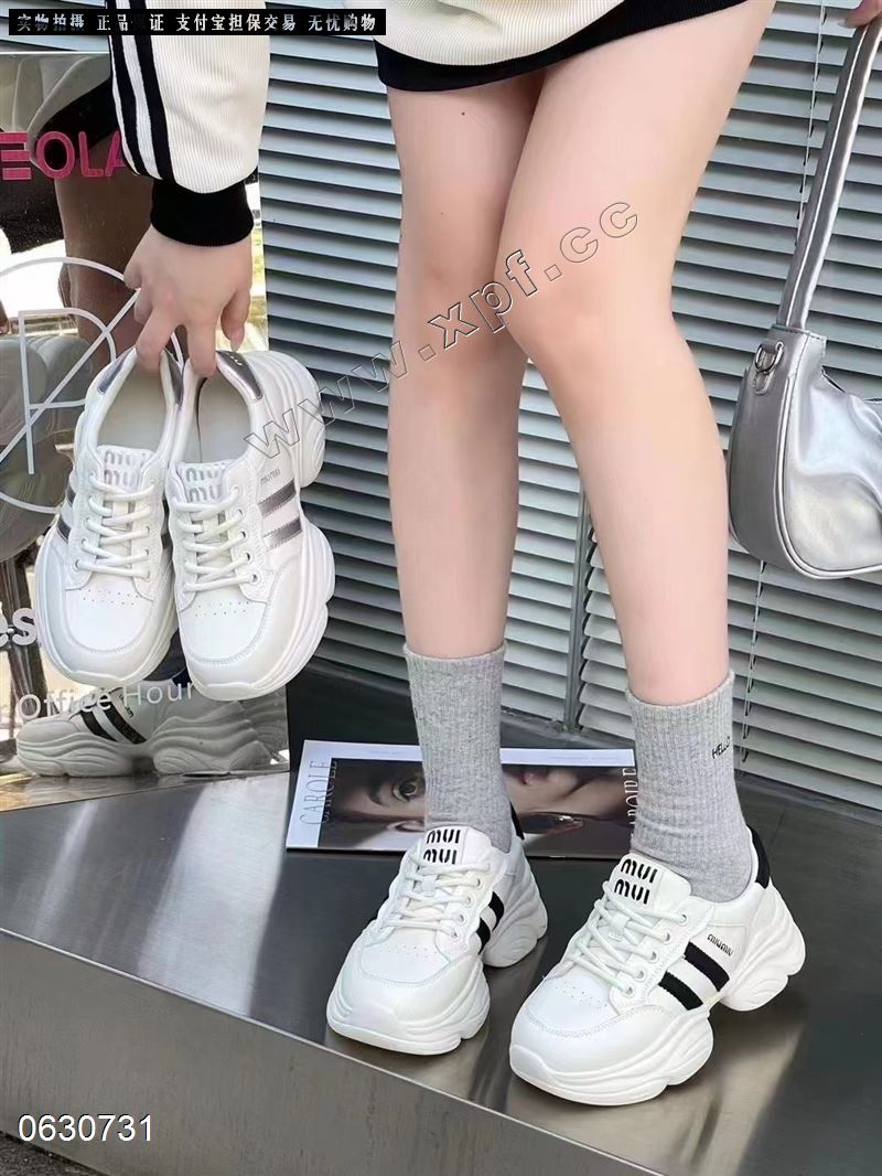 时尚休闲鞋