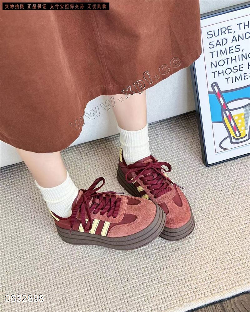 她她左右