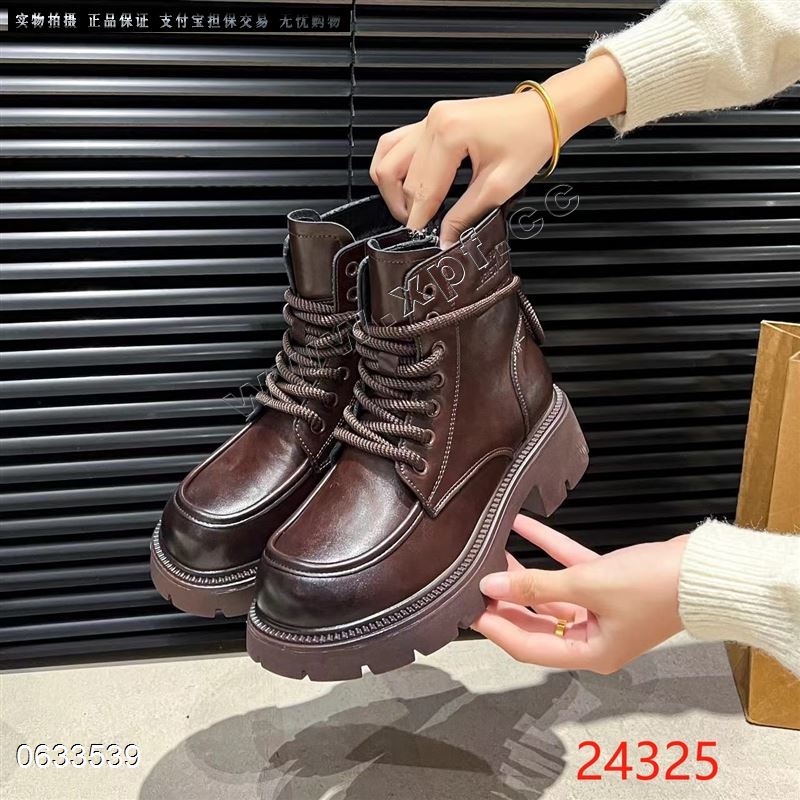 新款绒里经典复古擦色元素马丁靴24325