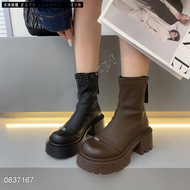 她她左右