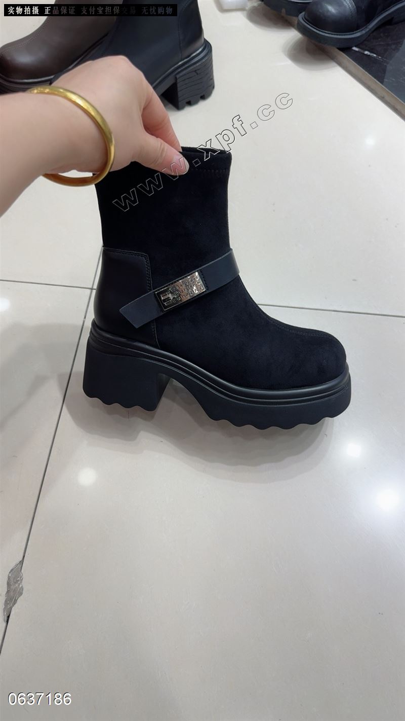 她她左右