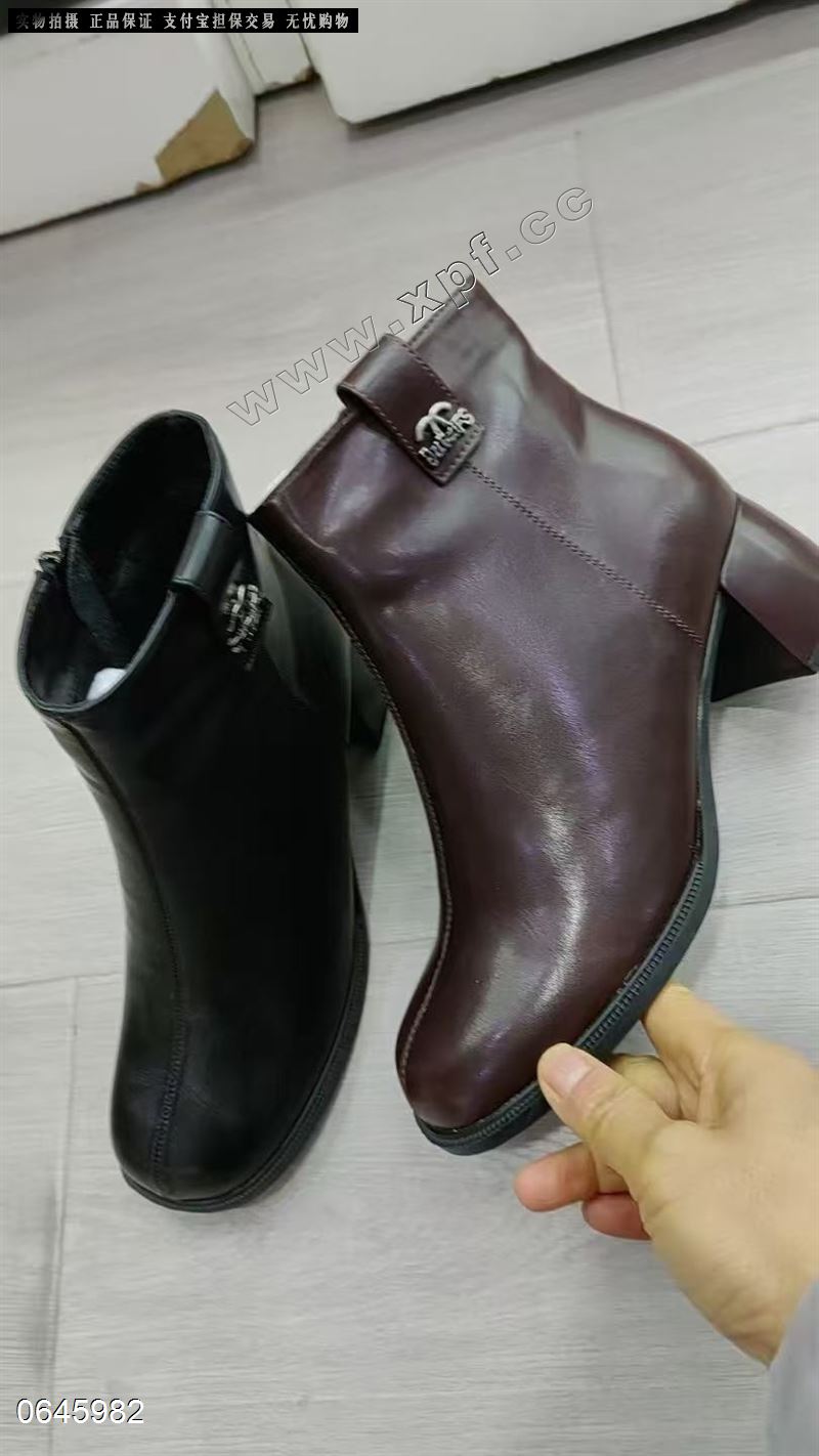 莱妮.诗顿.  棉里