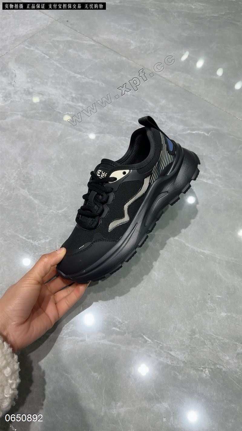 钎铂丽  飞织