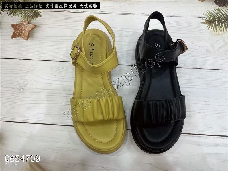 休闲凉鞋