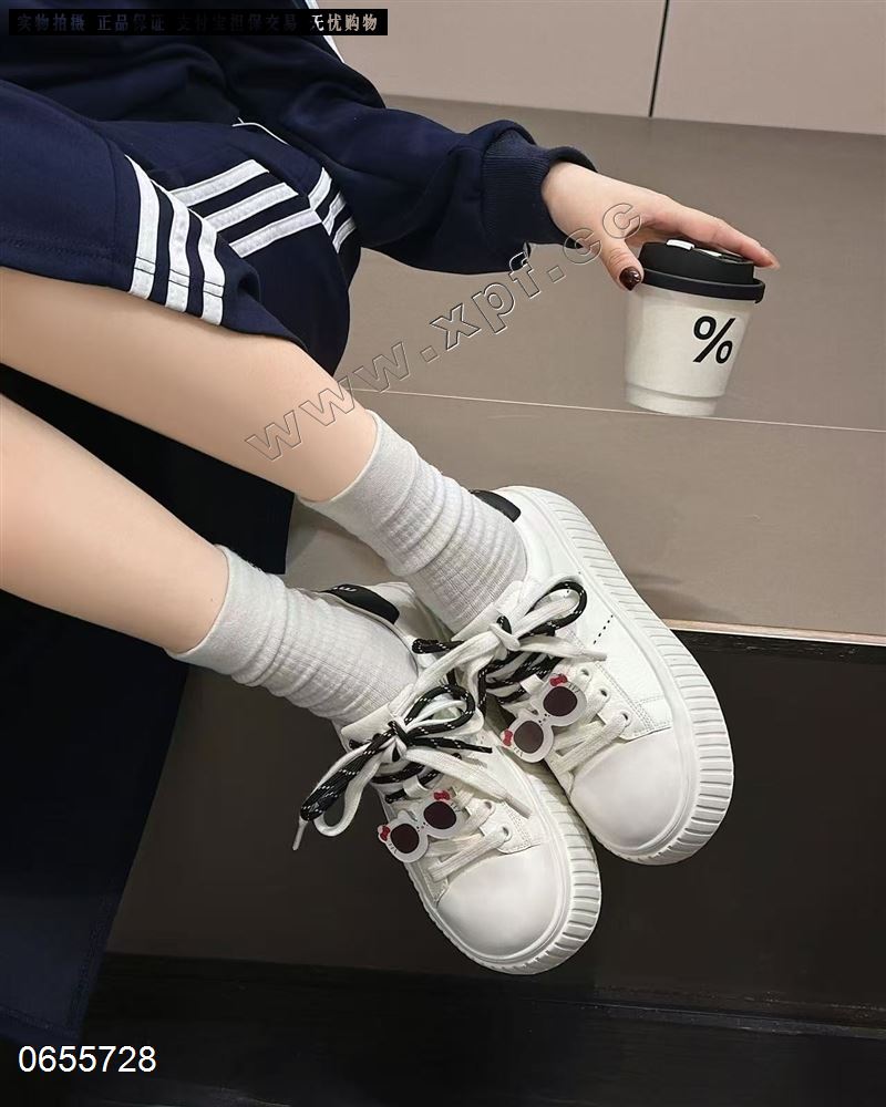 她她左右