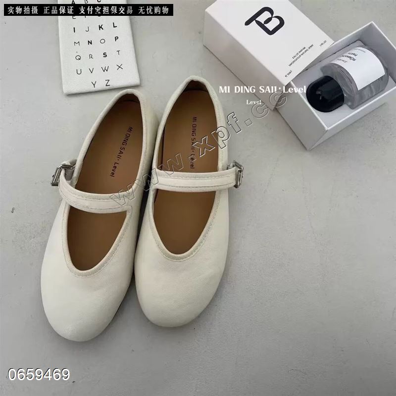 𝐁𝐀&𝐄𝐀(她她秀) 195-6802