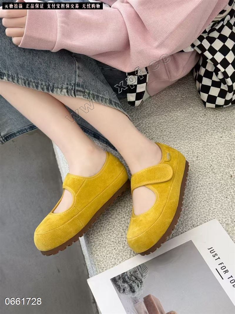 她她左右