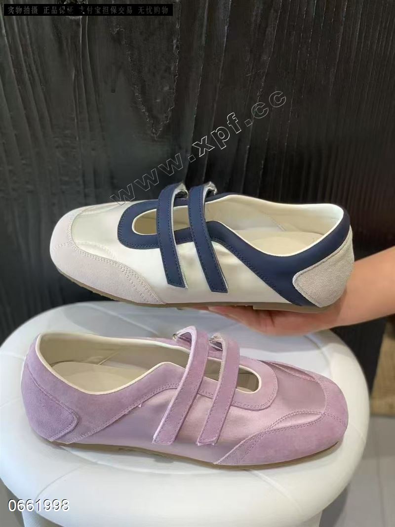 她她左右