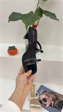 劳拉