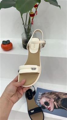 劳拉
