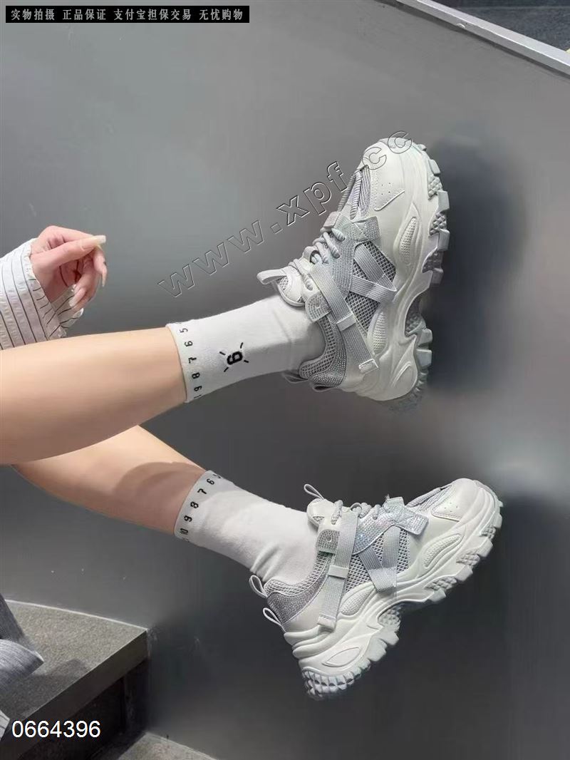 透网休闲鞋