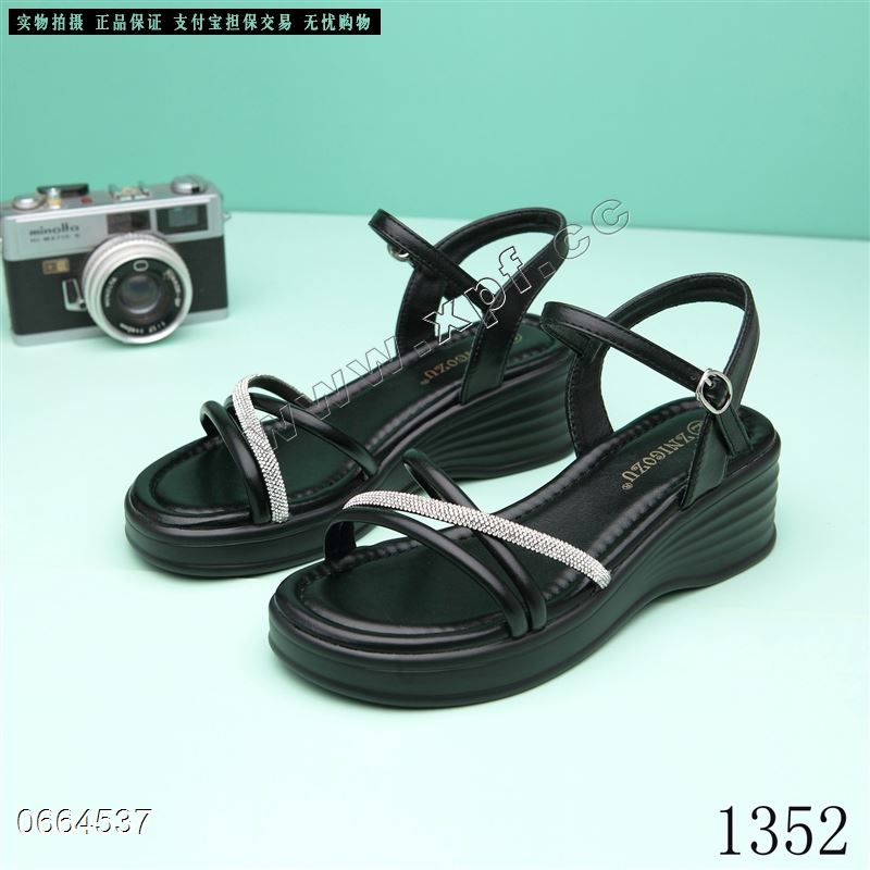 新款厚底女拖鞋1352