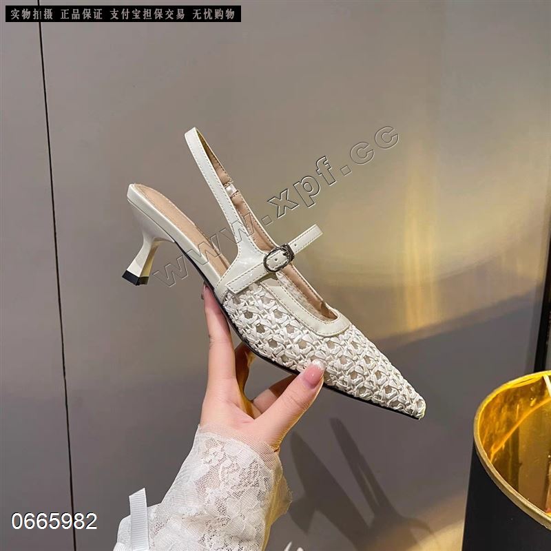 VIP 包头后空女凉鞋