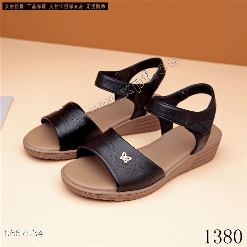 软底软面凉鞋1380
