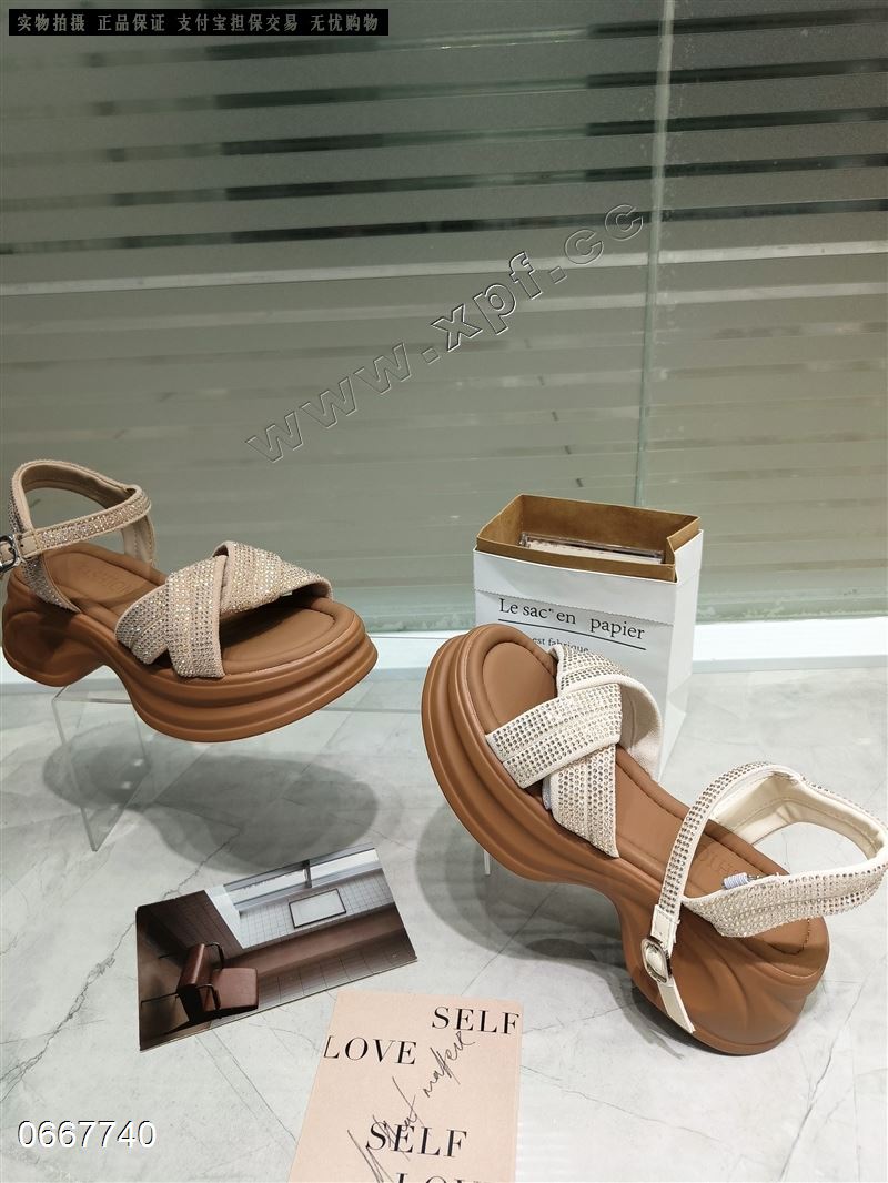 厚底凉鞋