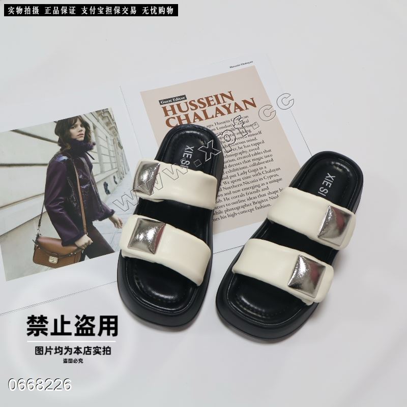 时尚厚底拖鞋
