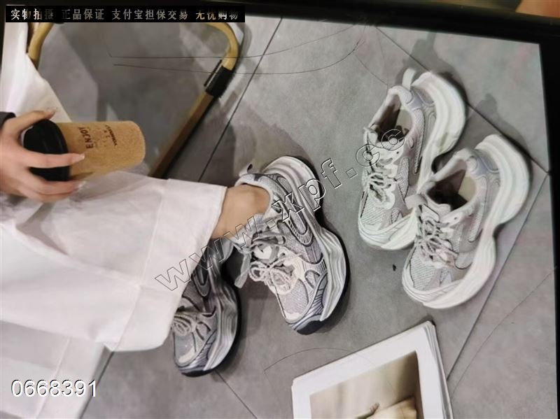 时尚休闲鞋
