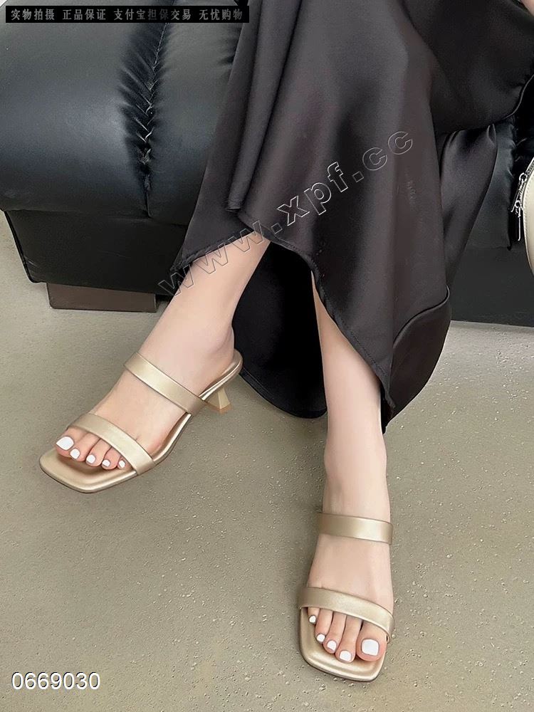 左右女鞋8066一1