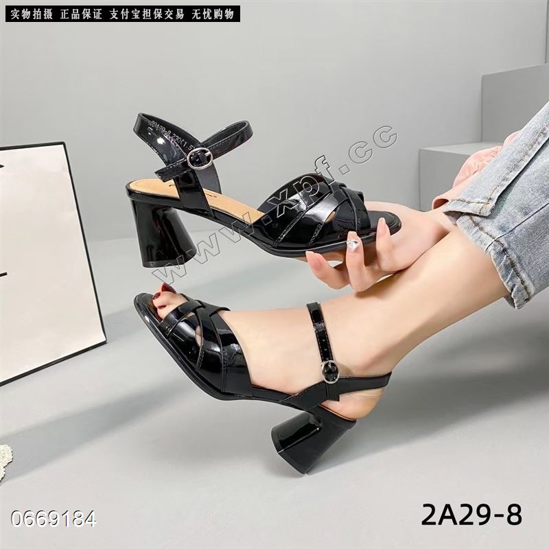 时尚女凉鞋