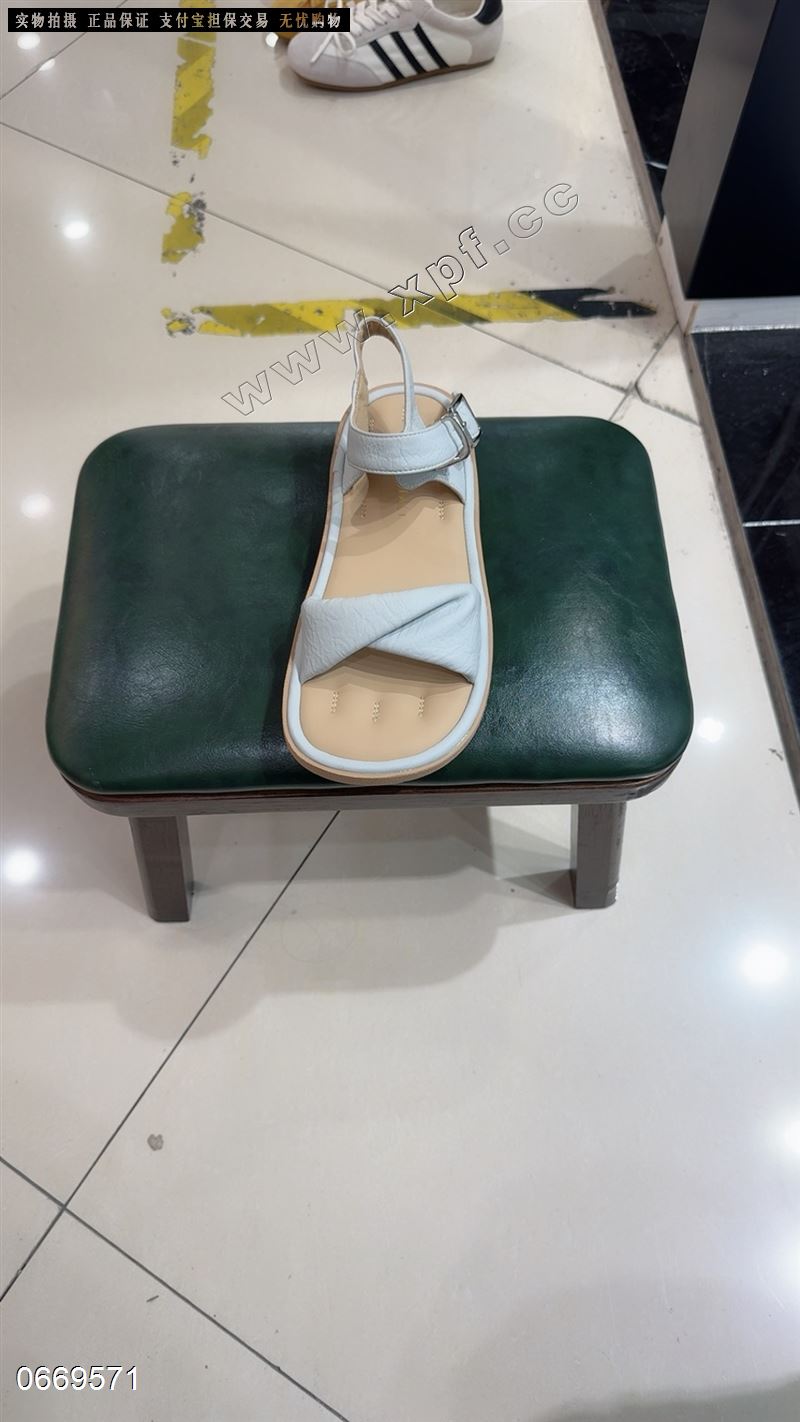 纤语佳丽