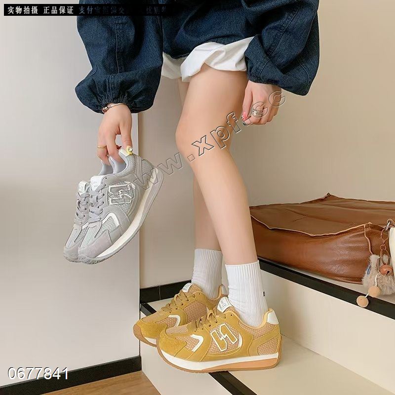 新款女休闲鞋 8506