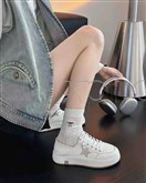 时尚休闲小白鞋